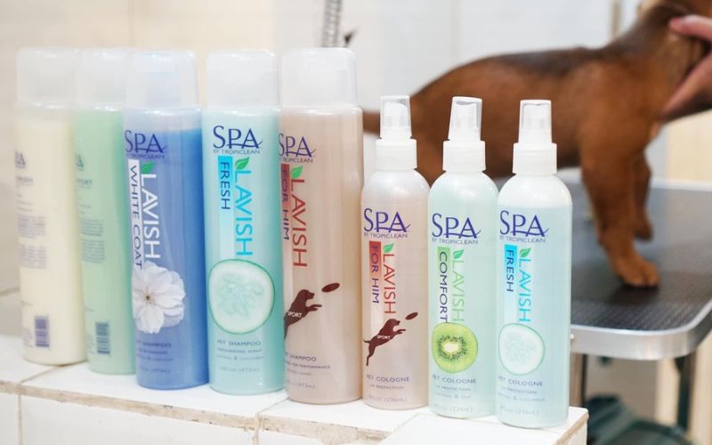 Nước hoa TropiClean